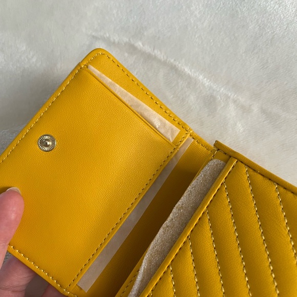 Tory Burch Alexia Bifold Mini Wallet - Picture 4 of 7